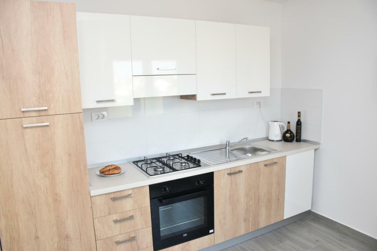 Apartments Mino Ražanac Eksteriør bilde