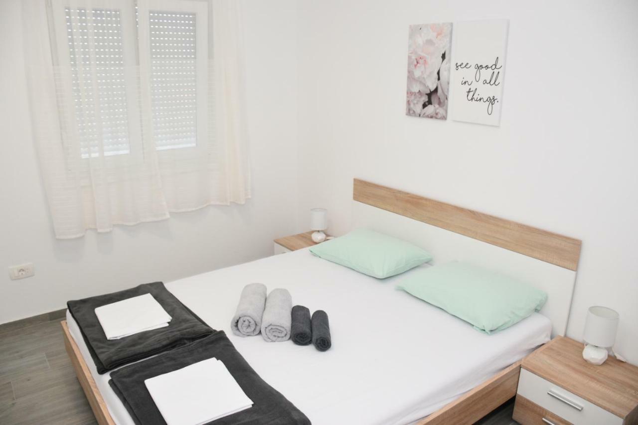 Apartments Mino Ražanac Eksteriør bilde